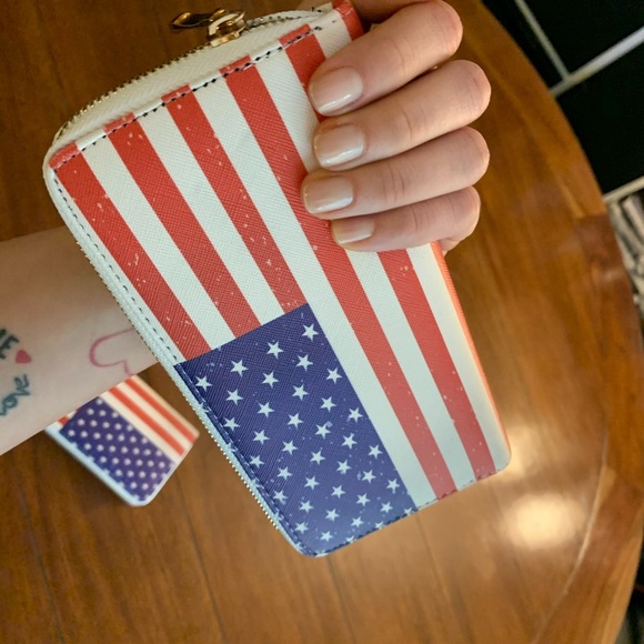 USA Flag Zip Wallet - Picture 5 of 6